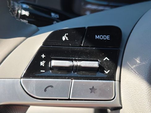 Used 2025 Hyundai Elantra Sport image 23