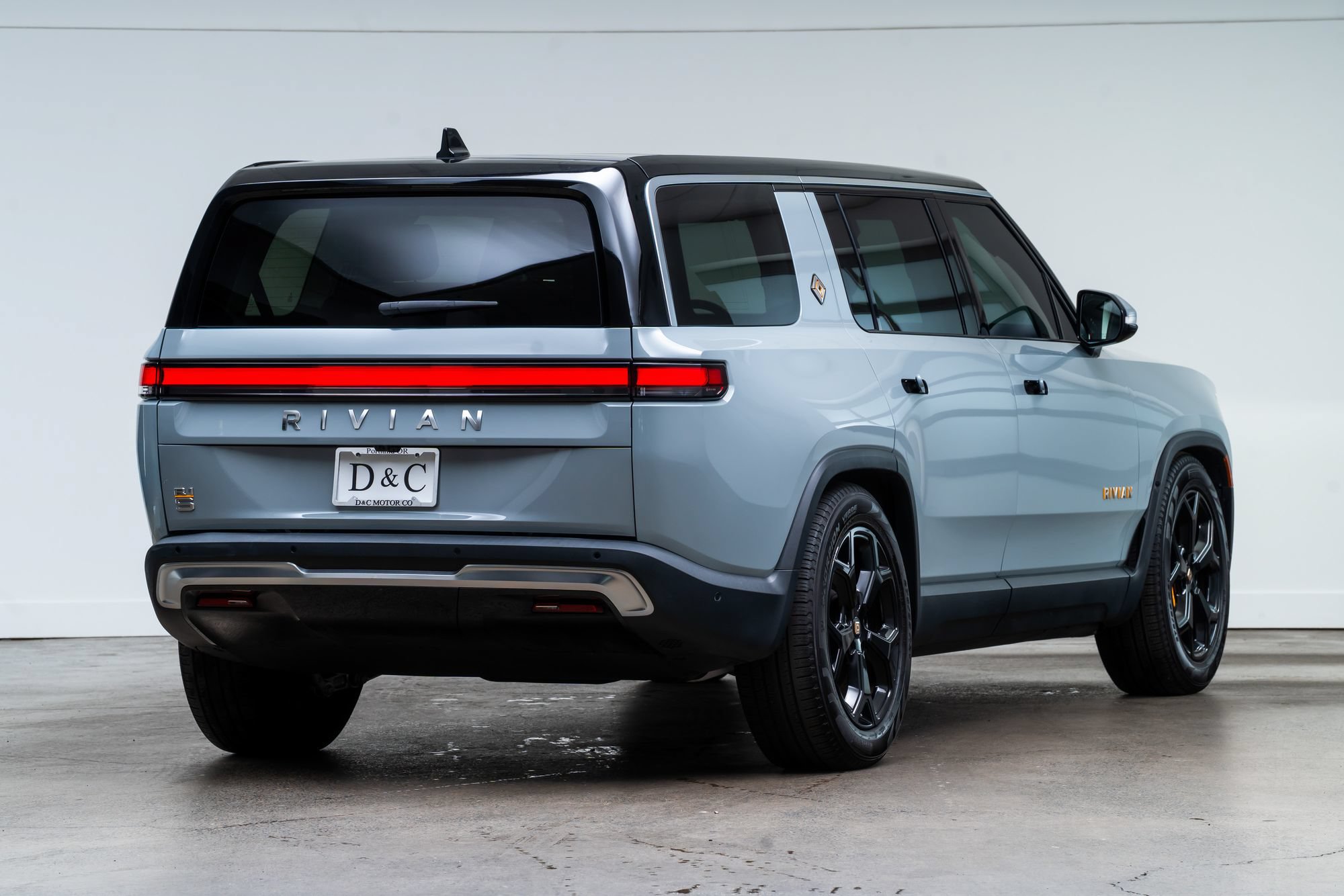 Used 2023 Rivian R1S Adventure Quad AWD/4WD image 7