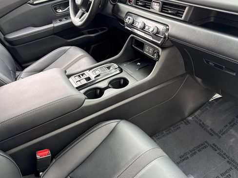 Certified 2024 Honda Pilot Touring image 32