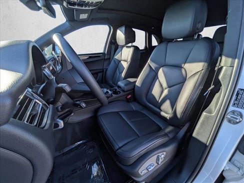 Used 2025 Porsche Macan Turbo image 5