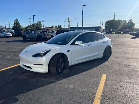 Used 2022 Tesla Model 3 Long Range AWD/4WD image 2