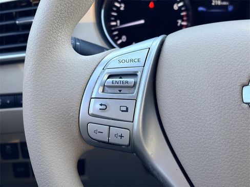 Used 2015 Nissan Rogue SV image 12