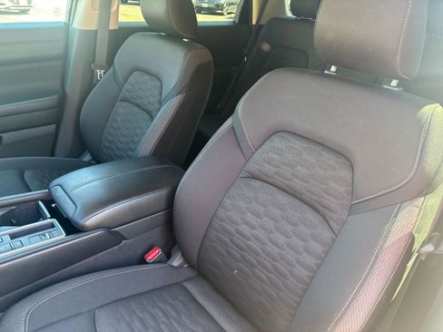 Used 2025 Nissan Pathfinder SV FWD image 37