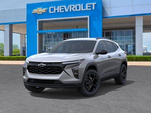 New 2026 Chevrolet Trax LT w/ Driver Confidence Package FWD image 32