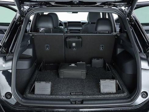 New 2026 Volkswagen Tiguan SE R-Line image 68