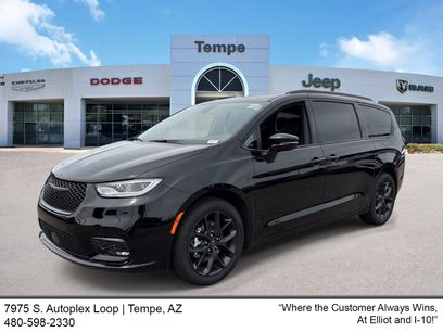 New 2026 Chrysler Pacifica Select
