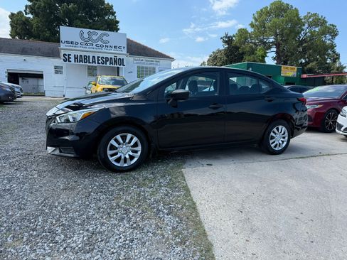 Used 2020 Nissan Versa S image 2
