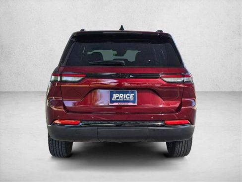 Used 2025 Jeep Grand Cherokee Altitude RWD image 6