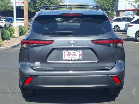 Used 2023 Toyota Highlander XLE FWD image 5
