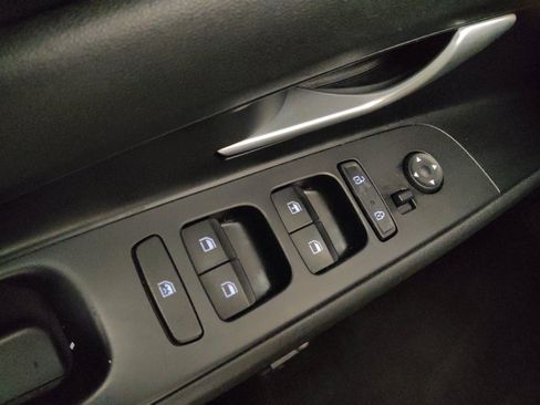 Used 2021 Hyundai Elantra SE image 27