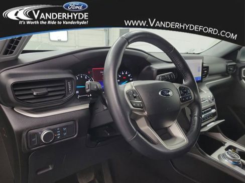 Used 2022 Ford Explorer XLT image 21