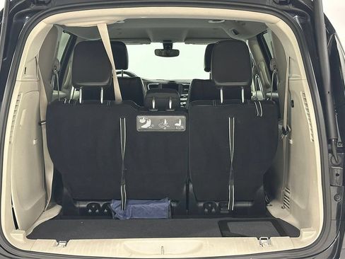 Used 2020 Chrysler Voyager Lxi FWD image 10