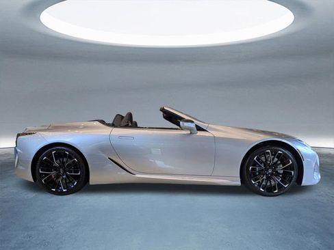 Used 2022 Lexus LC 500 Convert w/ Accessory Package RWD image 2