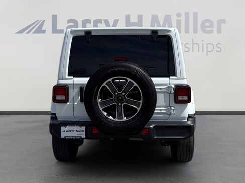 Certified 2023 Jeep Wrangler Unlimited Sahara AWD/4WD image 4
