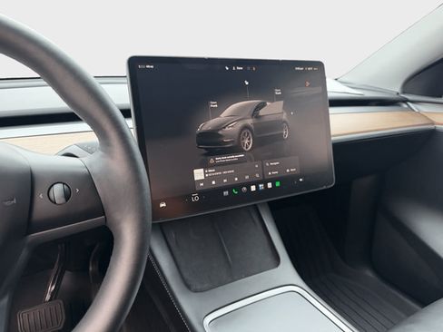 Used 2024 Tesla Model Y Long Range AWD/4WD image 19