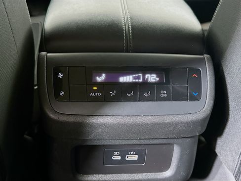 Used 2024 Nissan Pathfinder SV FWD image 23