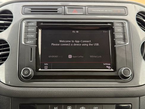 Used 2018 Volkswagen Tiguan Limited image 35