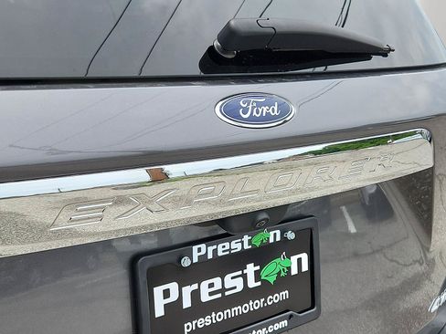 Used 2023 Ford Explorer XLT AWD/4WD image 29