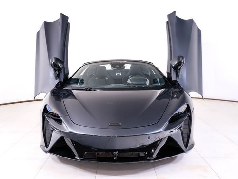 Used 2025 McLaren Artura Spider RWD image 11