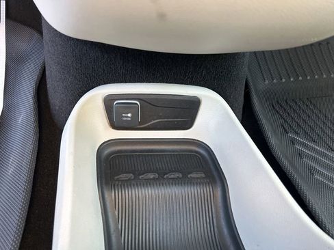 Used 2023 Chrysler Voyager LX FWD image 25