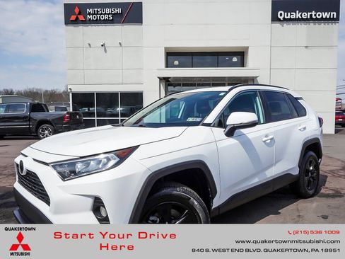 Used 2020 Toyota RAV4 XLE FWD image 1