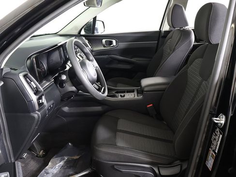Used 2023 Kia Sorento LX image 30
