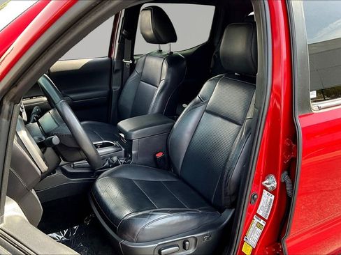 Used 2022 Toyota Tacoma TRD Sport w/ TRD Premium Sport Package AWD/4WD image 21