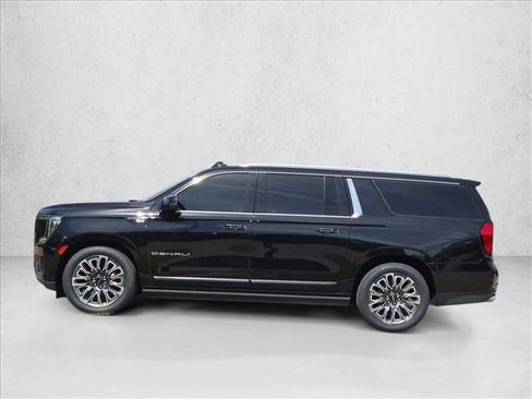 Used 2023 GMC Yukon XL Denali Ultimate AWD/4WD image 8