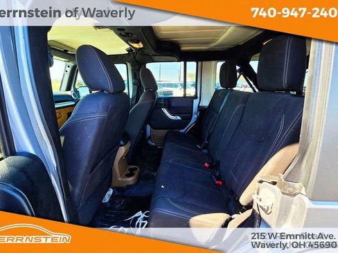 Used 2016 Jeep Wrangler Unlimited Rubicon w/ Connectivity Group AWD/4WD image 12