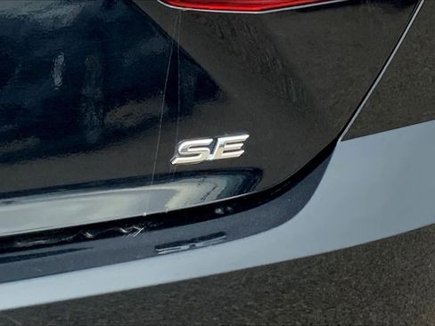 Used 2025 Toyota Camry SE image 9