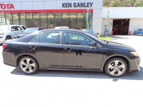 Used 2012 Toyota Camry SE image 2