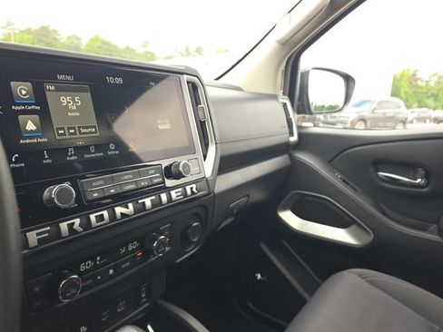 Used 2025 Nissan Frontier SV w/ SV Convenience Package RWD image 25