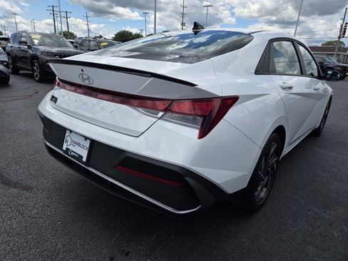 Used 2025 Hyundai Elantra Sport FWD image 5