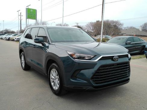 Used 2025 Toyota Grand Highlander AWD image 4