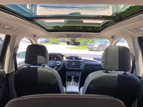 Certified 2023 Volkswagen Tiguan SE w/ Panoramic Sunroof Package AWD/4WD image 27