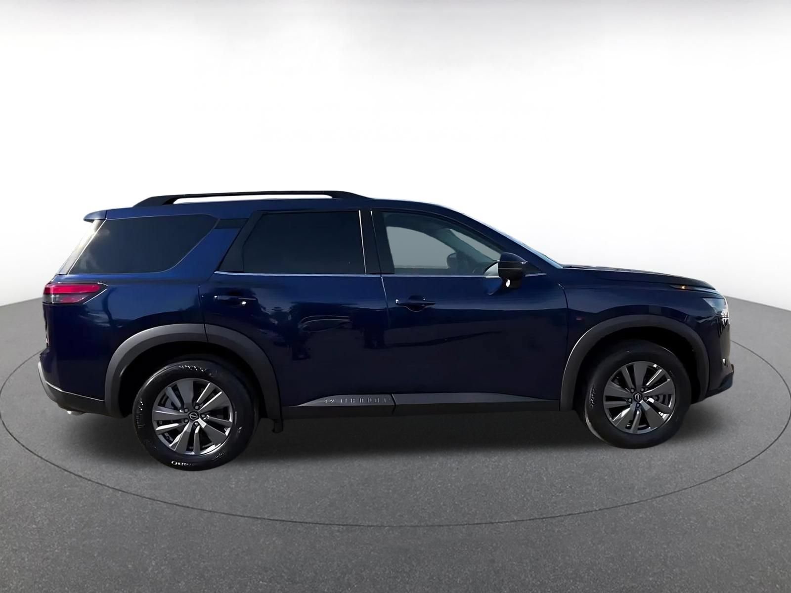 Used 2025 Nissan Pathfinder SV FWD image 15