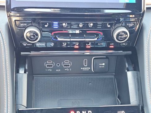 Used 2025 Jeep Grand Cherokee L Summit AWD/4WD image 35