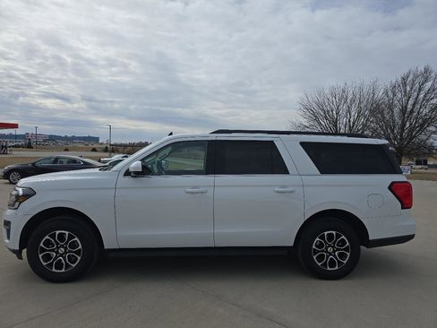 Used 2024 Ford Expedition Max XLT image 2