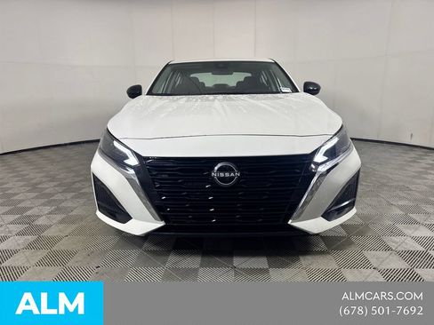 Used 2025 Nissan Altima 2.5 SV FWD image 3