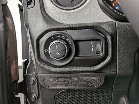 Used 2025 Jeep Gladiator Sport AWD/4WD image 22