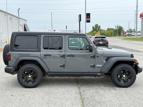 Used 2019 Jeep Wrangler Unlimited Sport S AWD/4WD image 9
