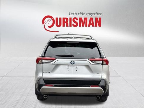 Used 2023 Toyota RAV4 SE image 3