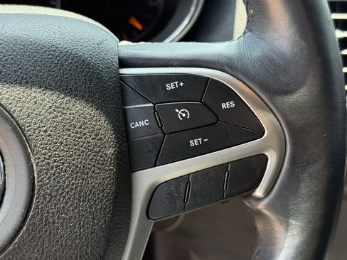 Used 2018 Jeep Grand Cherokee Altitude RWD image 17