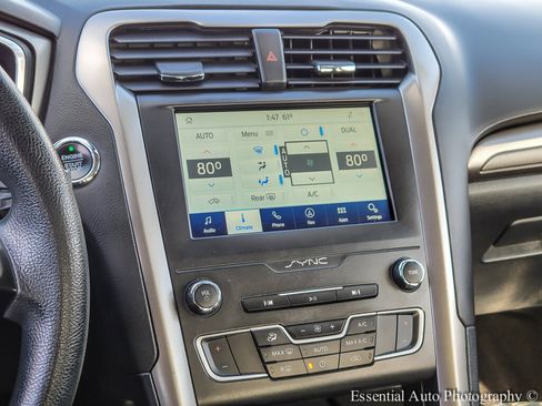 Used 2020 Ford Fusion SE image 24