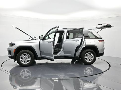 Used 2023 Jeep Grand Cherokee Laredo image 46