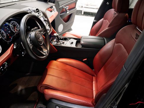 Used 2018 Bentley Bentayga image 7