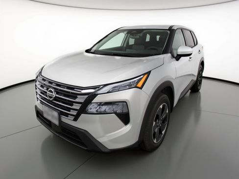 Used 2025 Nissan Rogue SV image 3