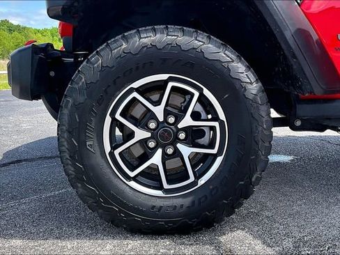 Used 2025 Jeep Wrangler Unlimited Rubicon AWD/4WD image 34