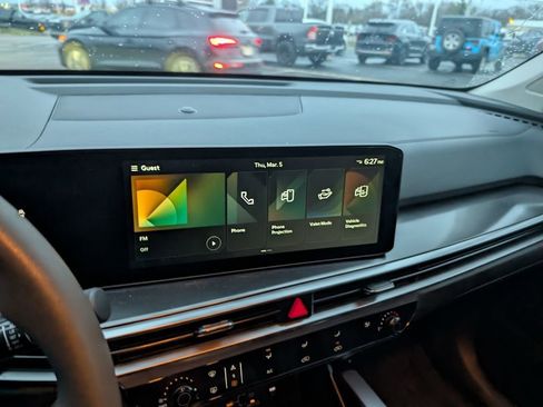 Used 2025 Kia Sorento LX image 19