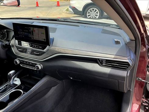 Used 2024 Nissan Altima 2.5 SV w/ SV Premium Package image 19